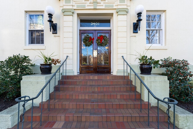 3401 Greenway, Unit 403 in Baltimore, MD - Foto de edificio - Building Photo