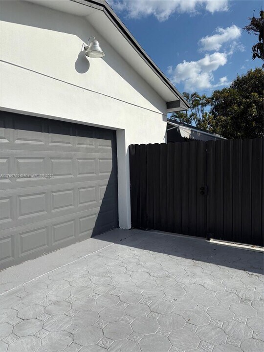 11250 SW 173rd Terrace-Unit -1 in Miami, FL - Building Photo