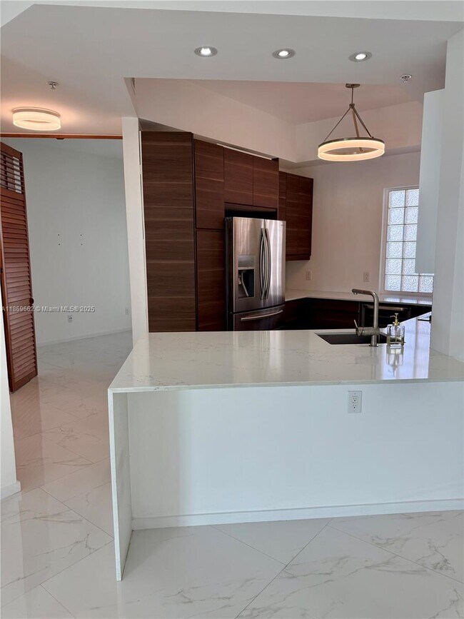 140 Meridian Ave in Miami Beach, FL - Building Photo - Building Photo