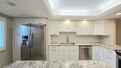 2244 Winkler Ave-Unit -103 in Ft. Myers, FL - Foto de edificio - Building Photo