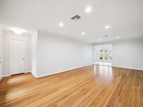 4230 T C Jester Blvd in Houston, TX - Building Photo - Building Photo