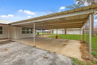 2340 Harris Ln in Haltom City, TX - Foto de edificio - Building Photo