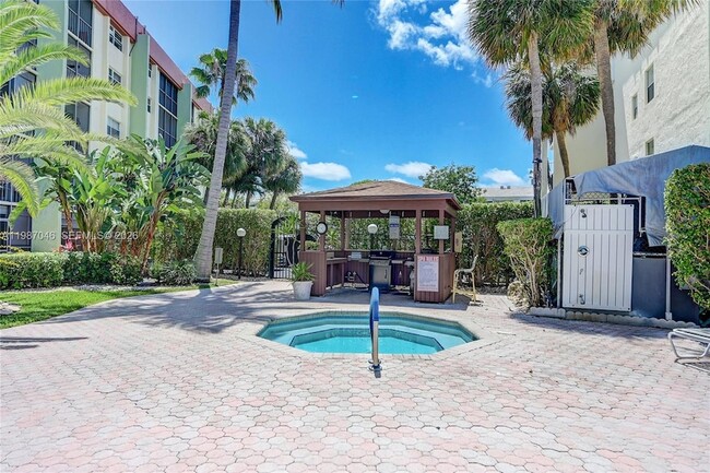 5431 NE 25th Ave, Unit 103 in Fort Lauderdale, FL - Building Photo - Building Photo