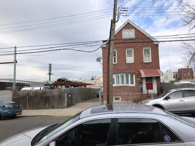 5937 56th Rd in Maspeth, NY - Building Photo