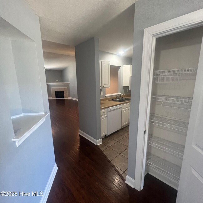 310 Jeremy Ln in Winterville, NC - Foto de edificio - Building Photo