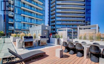1003 Davenport Rd in Toronto, ON - Building Photo - Building Photo