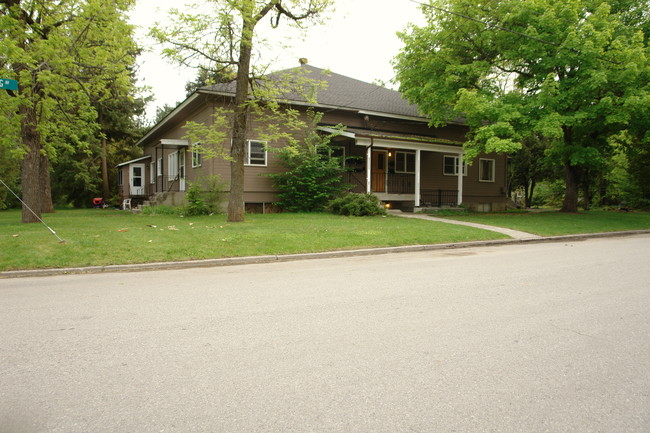 1422 E Young Ave in Coeur d'Alene, ID - Foto de edificio - Building Photo