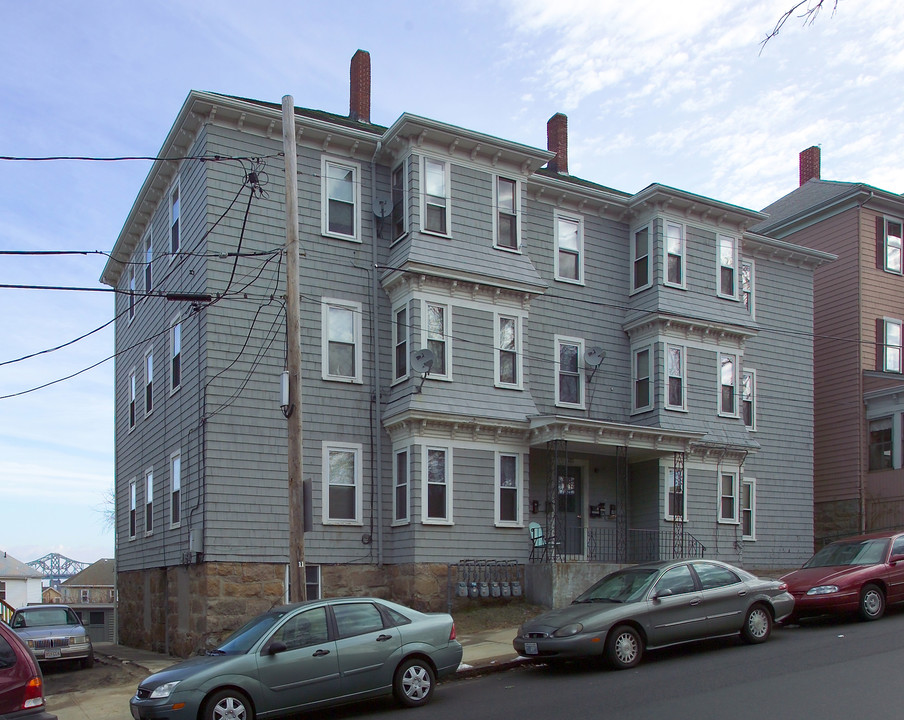 220 Bradford Ave in Fall River, MA - Building Photo