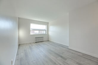 1 Birchlea Ave in Toronto, ON - Building Photo - Building Photo