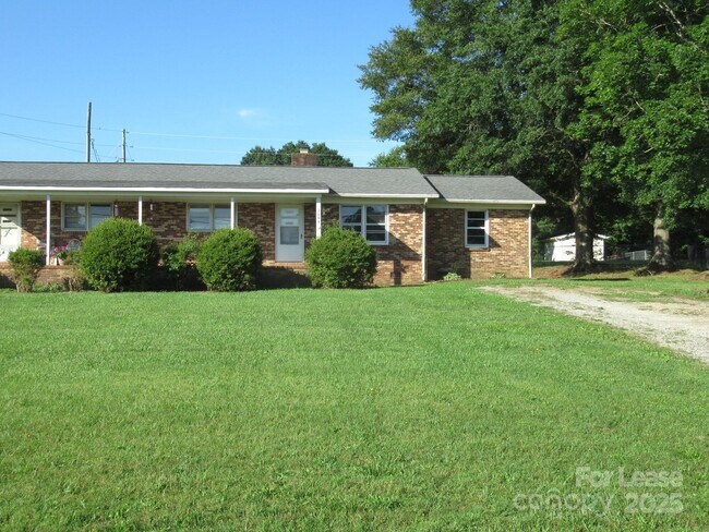 2084 Shuford Rd in Lincolnton, NC - Building Photo - Building Photo