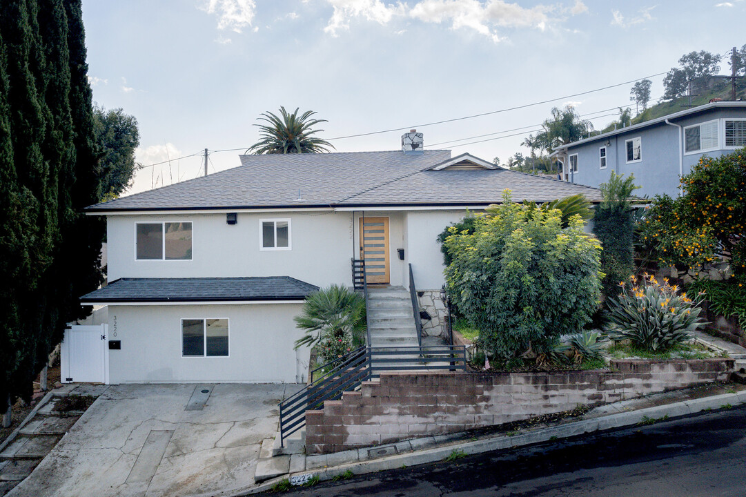 3222 Sagamore Way in Los Angeles, CA - Building Photo