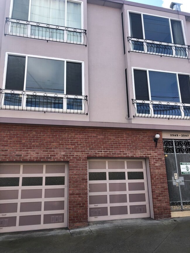 property at 2565 Greenwich St