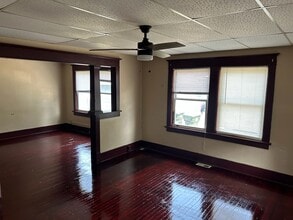 313 S 3rd St, Unit #1 in Oskaloosa, IA - Building Photo - Building Photo