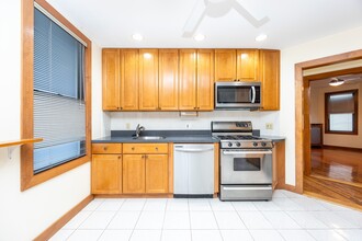 121 Browne St, Unit 2 in Brookline, MA - Foto de edificio - Building Photo