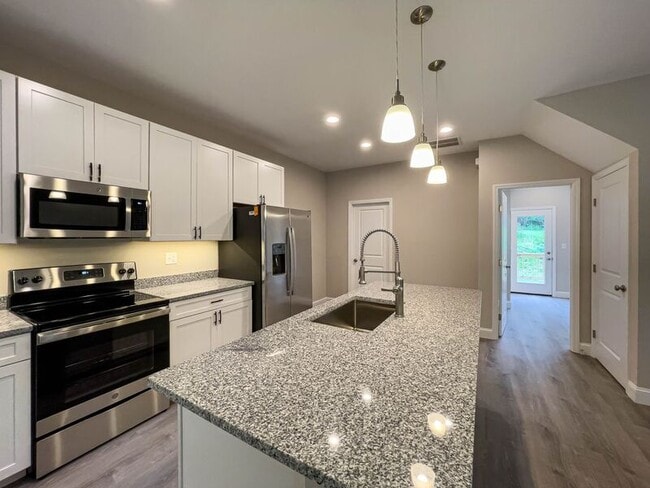 5 Lofty Vw in Weaverville, NC - Building Photo - Building Photo