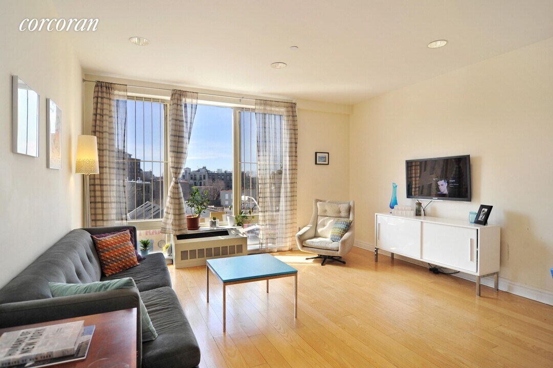 647 Washington Ave-Unit -: 4A in Brooklyn, NY - Building Photo