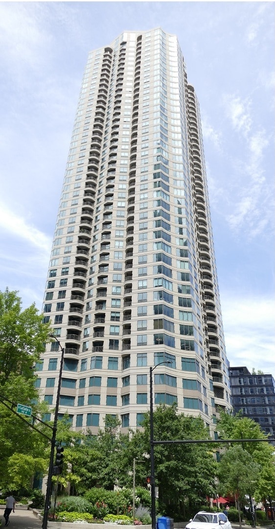 property at 400 N La Salle Dr