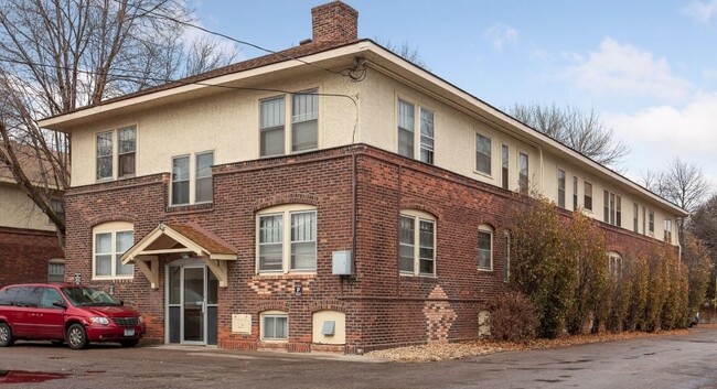 1598 Charles in St. Paul, MN - Building Photo - Building Photo