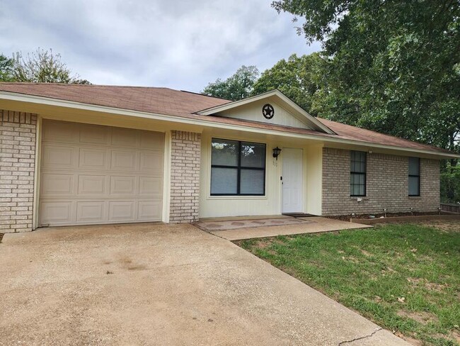 111 Crepe Myrtle Rd in Whitehouse, TX - Building Photo - Building Photo