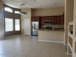 15002 S 47th St in Phoenix, AZ - Foto de edificio - Building Photo