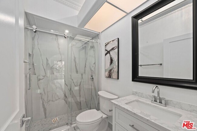 1136 S Shenandoah St in Los Angeles, CA - Building Photo - Building Photo