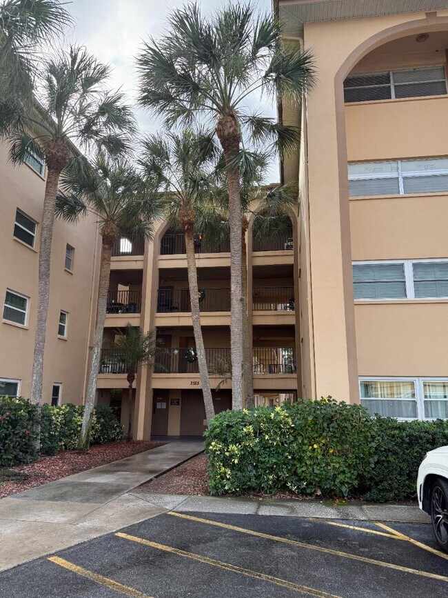 2525 W Bay Dr in Belleair Bluffs, FL - Building Photo - Building Photo