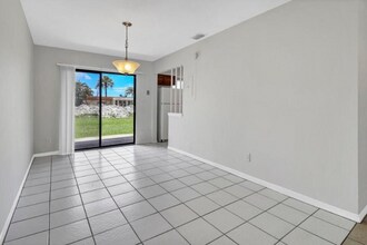 5105 Pier Dr in Greenacres, FL - Foto de edificio - Building Photo