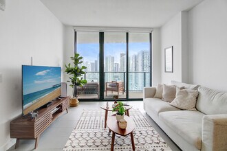 1600 NE 1st Ave, Unit 2207 in Miami, FL - Building Photo - Building Photo