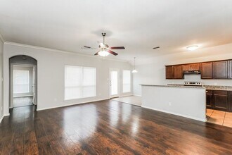 3113 Royal Crest Dr in Fort Worth, TX - Building Photo - Building Photo