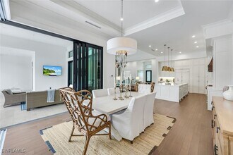 3200 Crayton Rd in Naples, FL - Building Photo - Building Photo