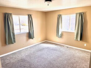 2048 N Boysenberry Dr in Saratoga Springs, UT - Building Photo - Building Photo