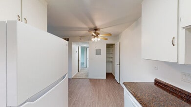 402 Alameda del Prado in Novato, CA - Building Photo - Building Photo