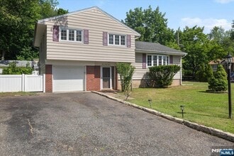 167 Middlesex Ave in Paramus, NJ - Building Photo - Building Photo