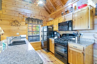 235 Arrowhead Pass in Blue Ridge, GA - Building Photo - Building Photo