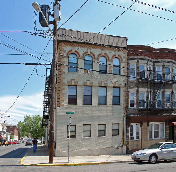 259 Walker St in Fairview, NJ - Building Photo