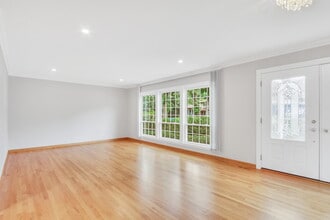 1206 Lynn Terrace in Highland Park, IL - Building Photo - Building Photo