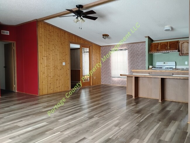 706 E Hickory St in Spencer, WI - Building Photo - Building Photo