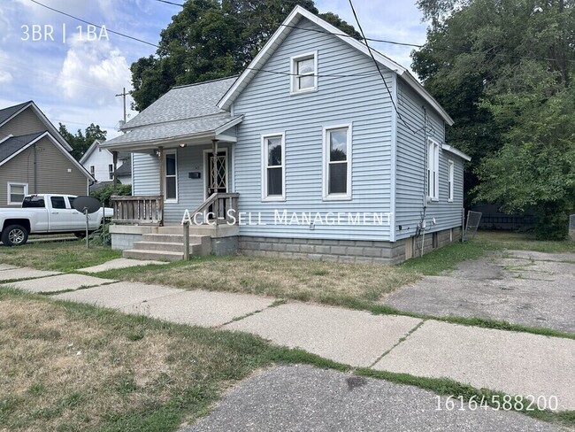 property at 1745 Lafayette Ave NE
