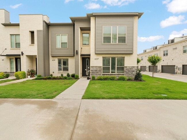 property at 607 Arapaho Dr