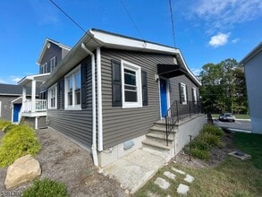 31 Lakeside Blvd, Unit A in Hopatcong, NJ - Building Photo - Building Photo