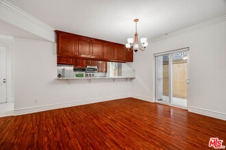 2306 Fox Hills Dr in Los Angeles, CA - Building Photo - Building Photo