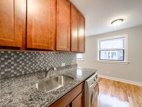 510 W Briar in Chicago, IL - Building Photo - Building Photo