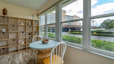 5020 Brittany Dr S in St. Petersburg, FL - Building Photo - Building Photo