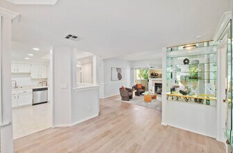 14347 Albers St, Unit Apt 206 in Los Angeles, CA - Foto de edificio - Building Photo