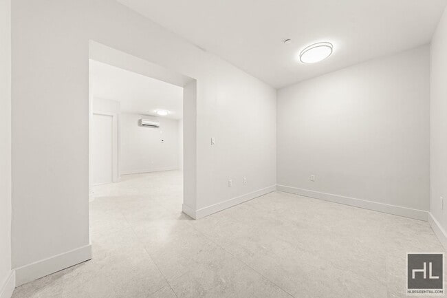 BRUCKNER BOULEVARD in Bronx, NY - Building Photo - Building Photo