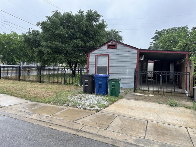 1731 E Carson St-Unit -Unit A in San Antonio, TX - Building Photo - Building Photo