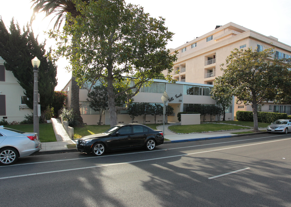 Villa Vicente in Santa Monica, CA - Building Photo