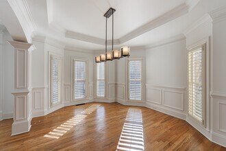 1012 Madeline Ln in Atlanta, GA - Foto de edificio - Building Photo