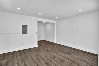 652 SW 5th St in Miami, FL - Building Photo - Building Photo