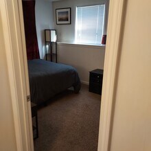 858 Highland Dr, Unit 2 in Lawrence, KS - Foto de edificio - Building Photo